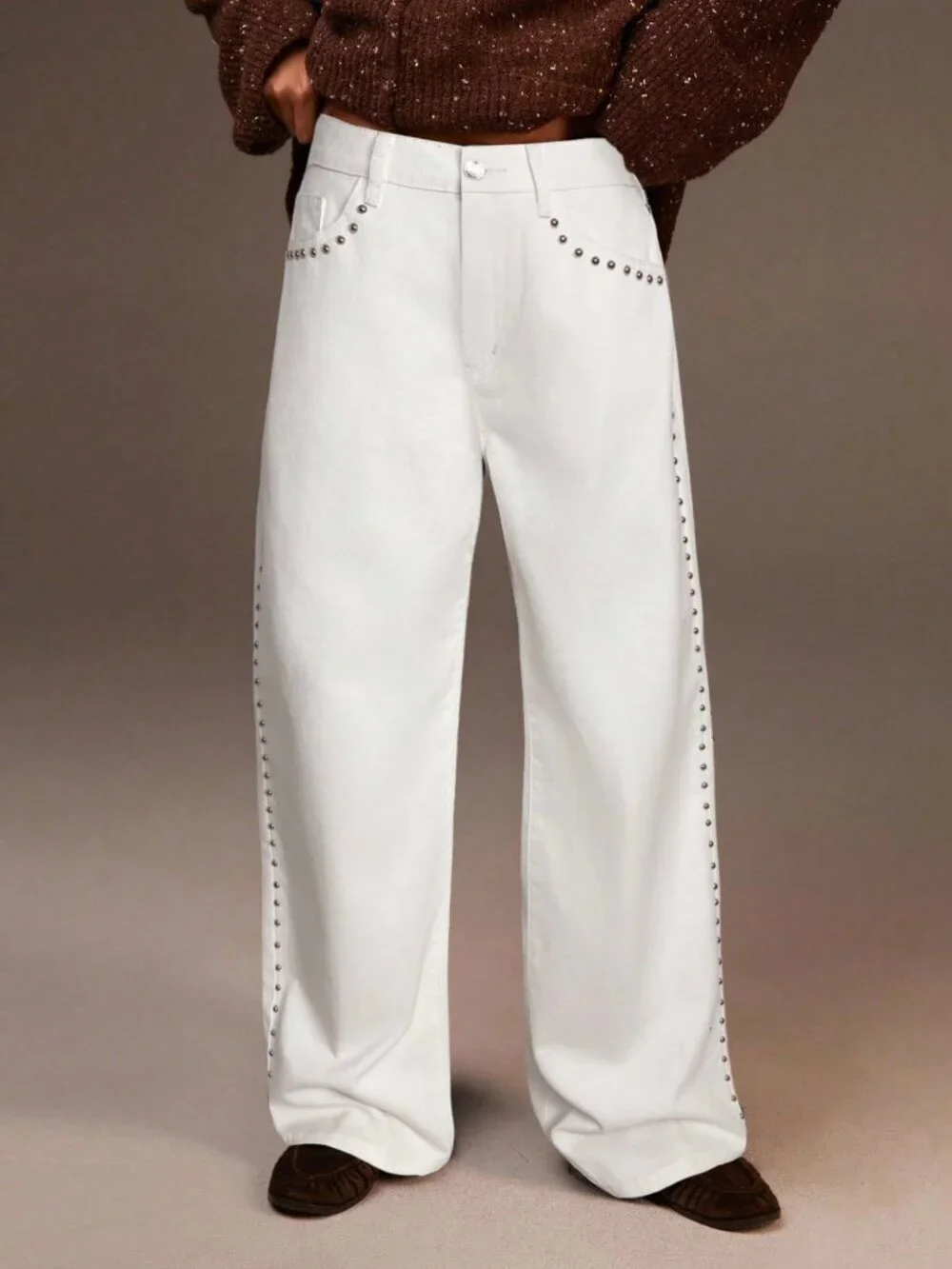 Apricot Casual Women's Rivet Pocket Wide Leg Loose Jeans - Picture 3 of 6